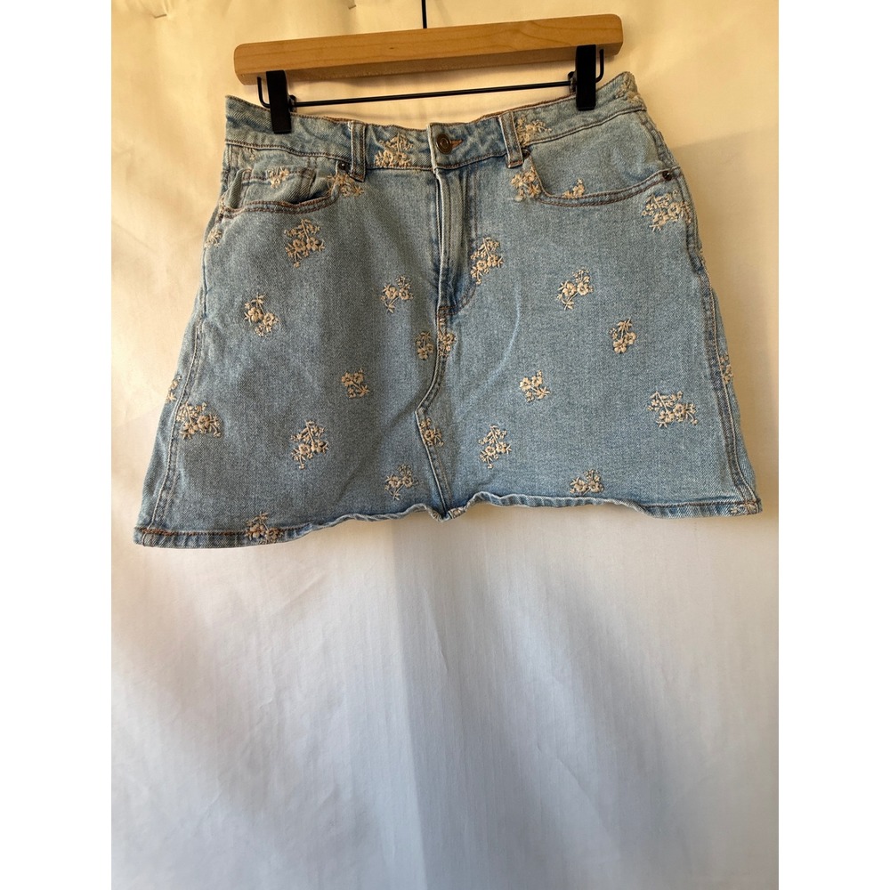 And Now This Womens Light Wash Floral Embroidered Denim Mini Skirt Size M - Picture 2 of 6